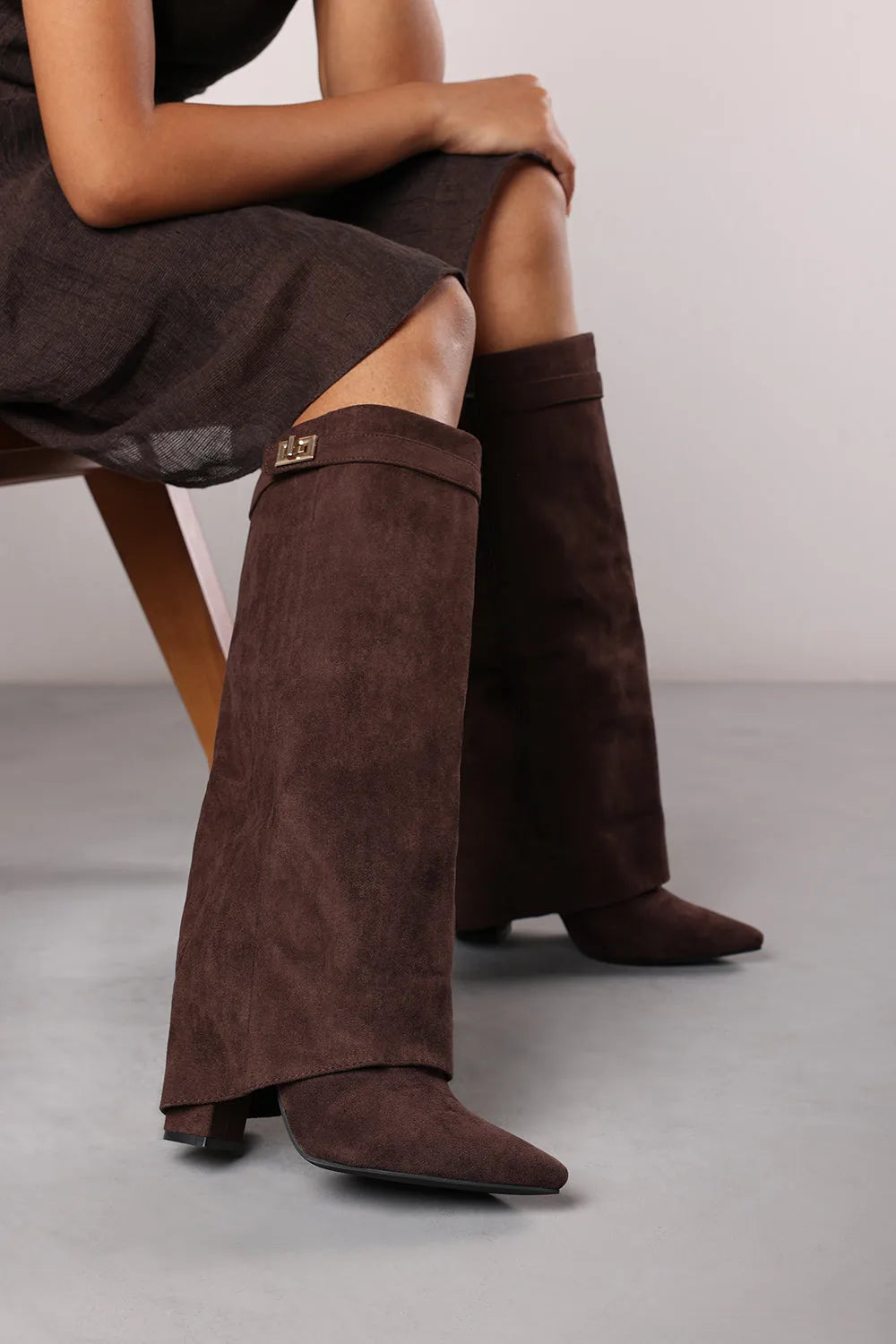 Elegant Women’s Knee-High Boots with Buckle and Pointed Toe