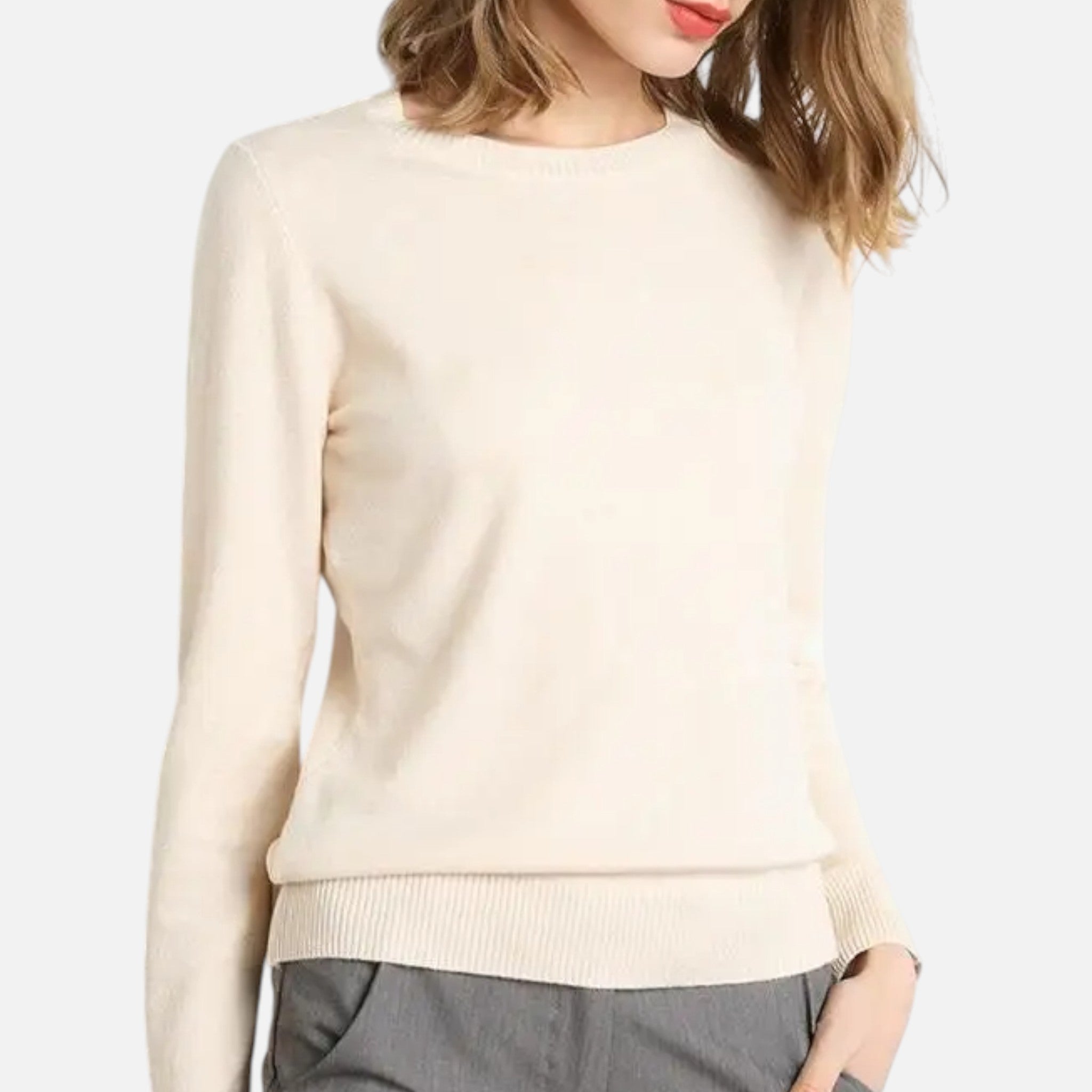 Soft Women’s Wool Sweater with Long Sleeves and Round Neck