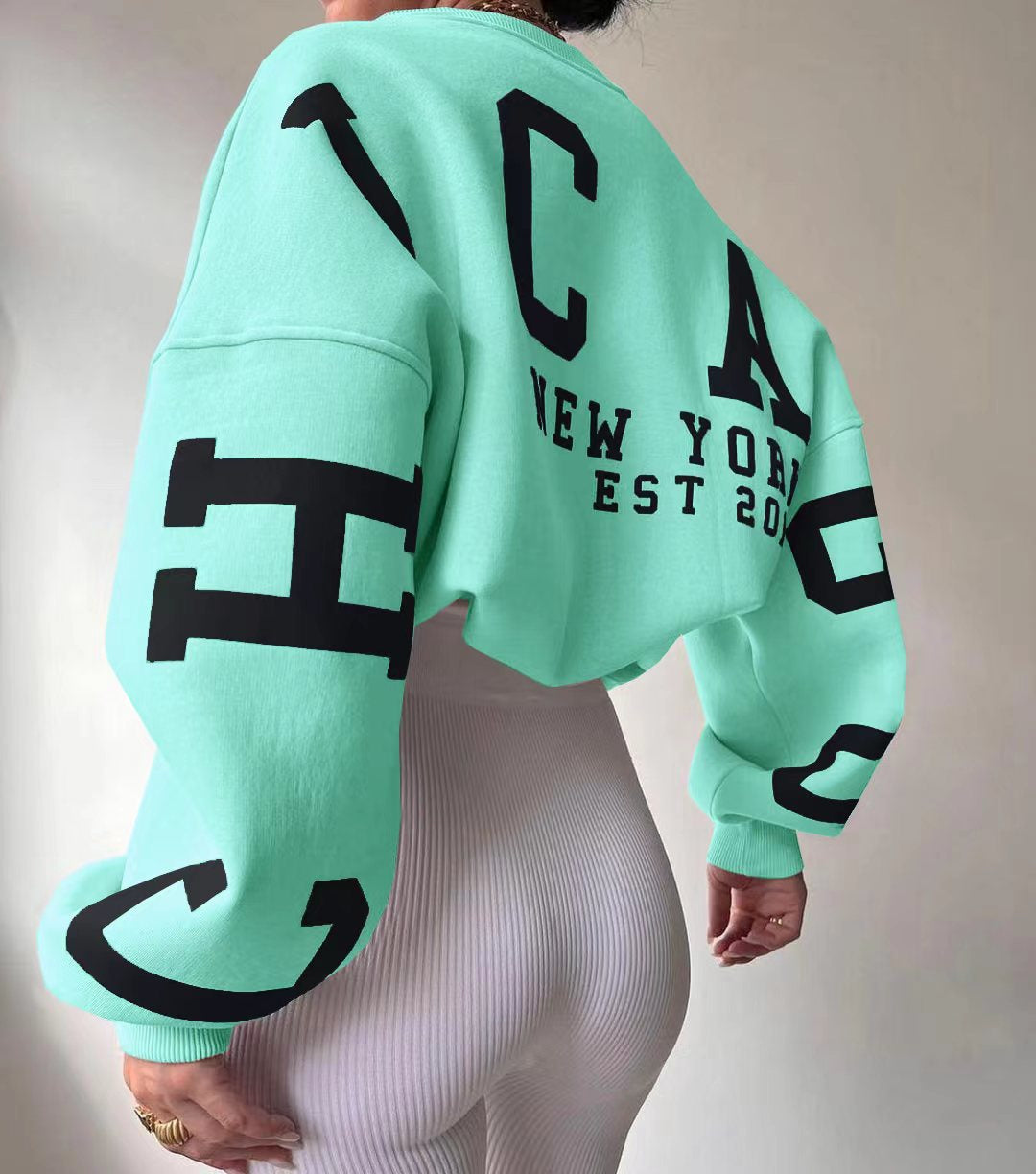 Comfortable Oversized Women’s Sweatshirt with Letter Print