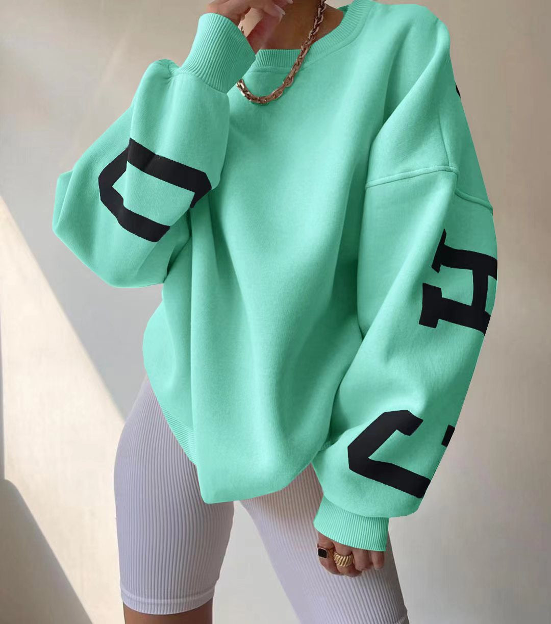 Comfortable Oversized Women’s Sweatshirt with Letter Print