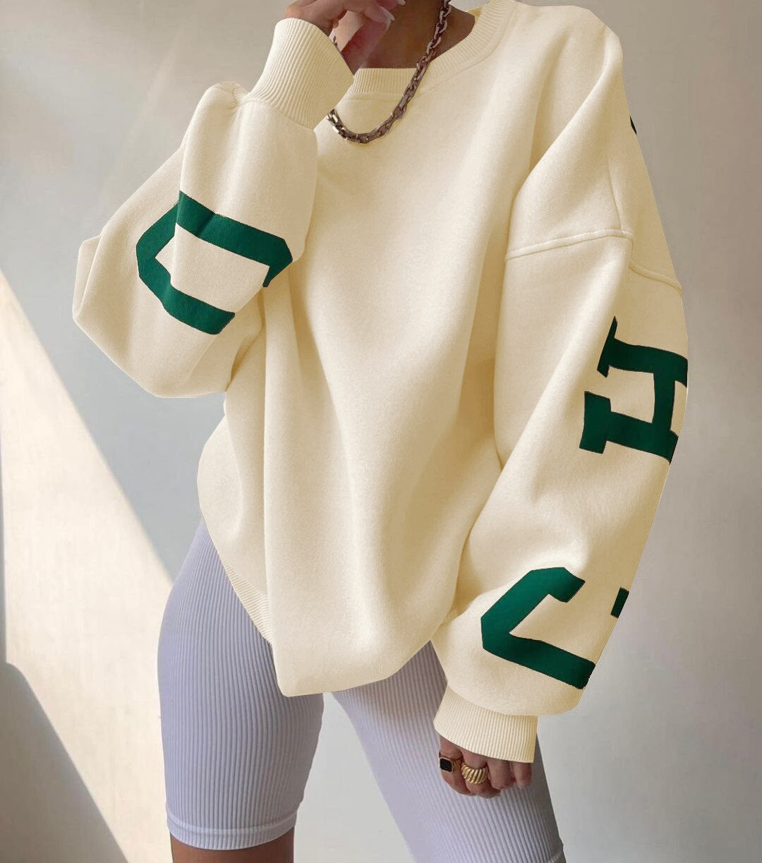 Comfortable Oversized Women’s Sweatshirt with Letter Print