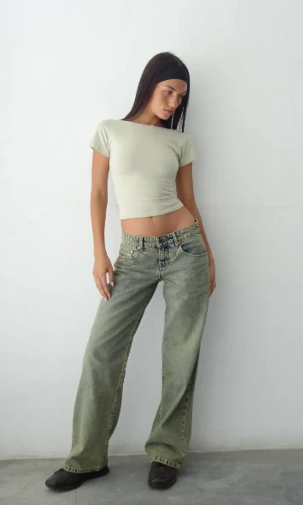 Women’s Stretch Low-Waisted Jeans with Wide Legs