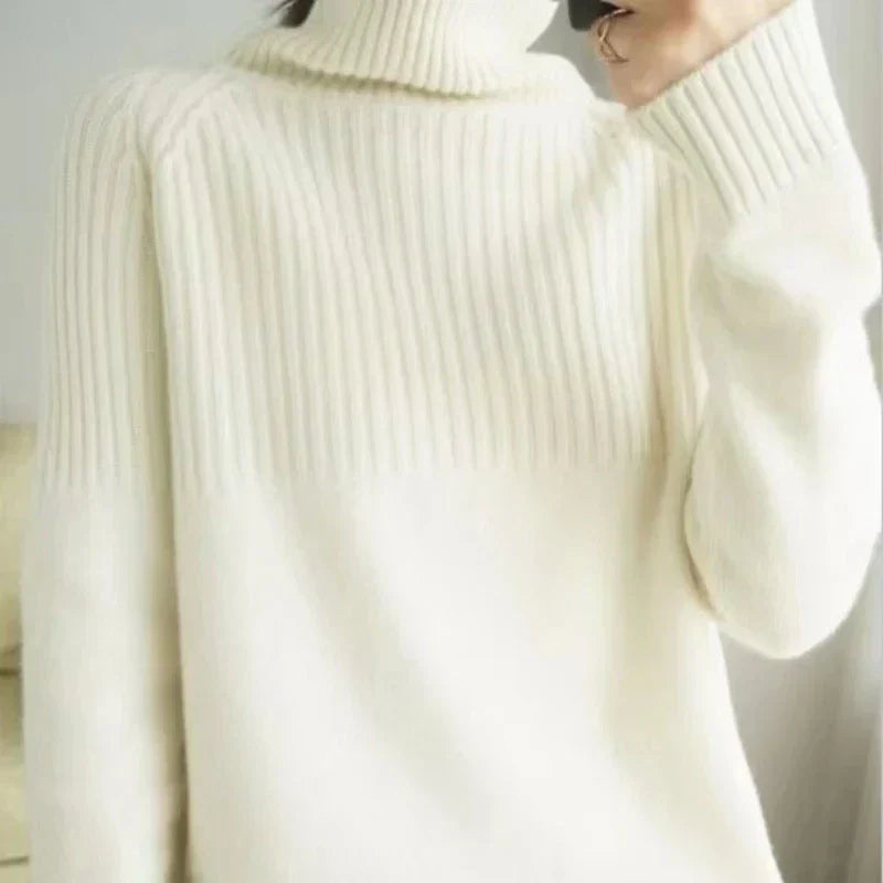 Elegant Warm Women’s Turtleneck with Rib Details