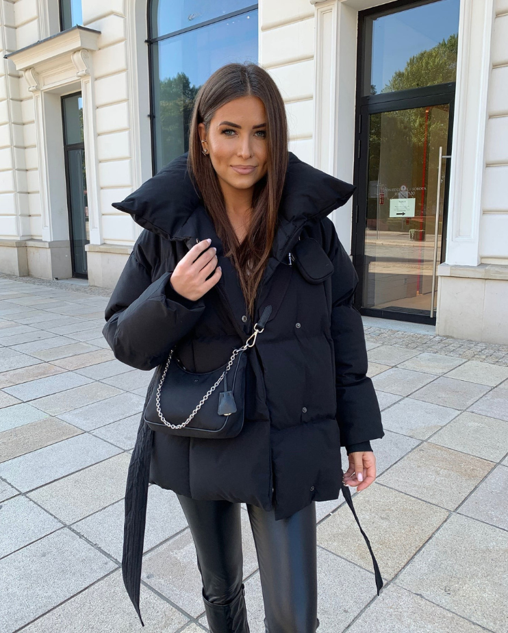 Winter-Lined Women’s Jacket with Belt and Short Fit